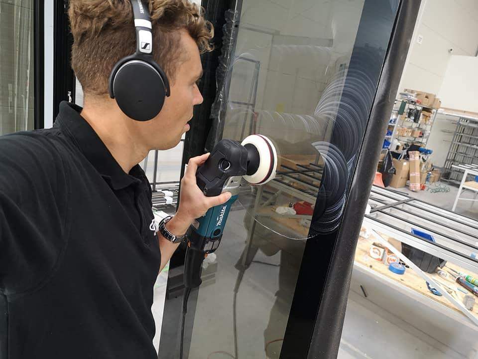 Polerowanie szyb okiennych